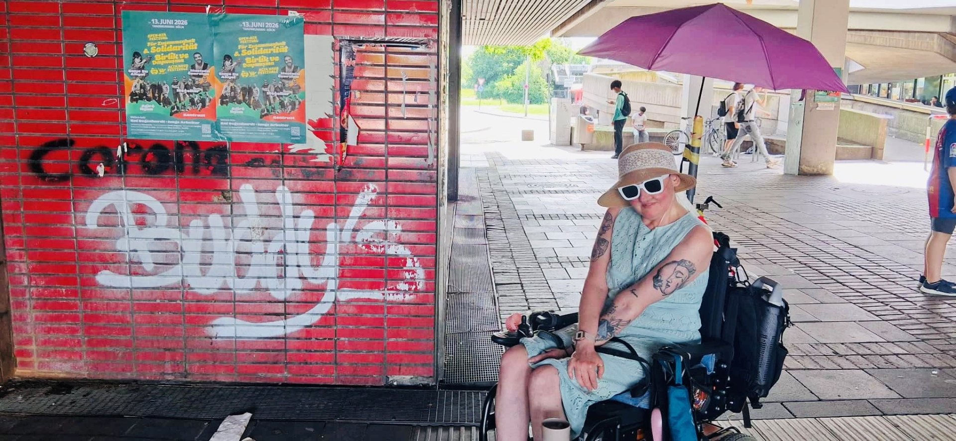 Zwei Menschen unterwegs in Köln – ein Buddy-Tandem